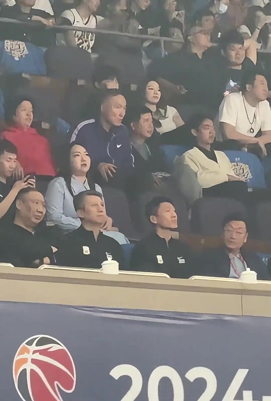 大佬云集郭士強(qiáng)/王治郅/張慶鵬/王晗觀戰(zhàn)北京德比G2