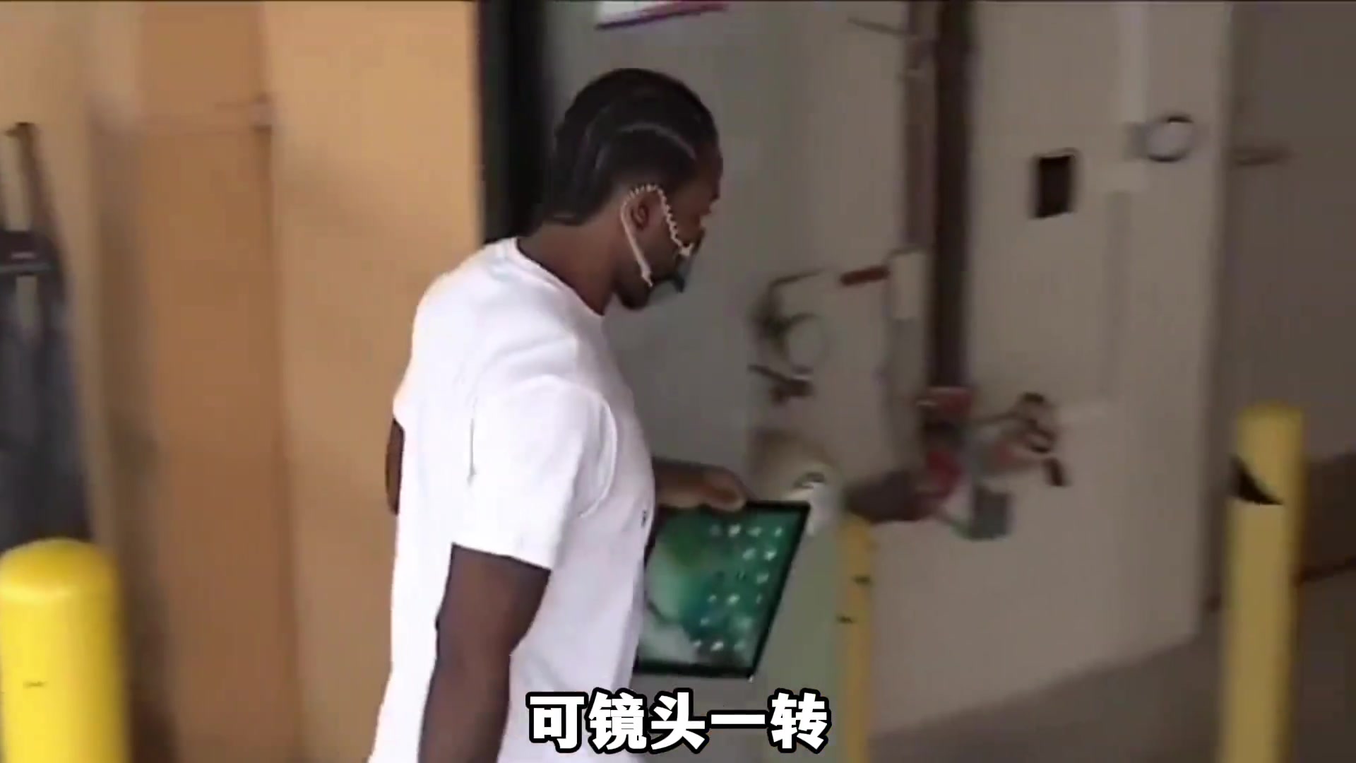 原來(lái)萊昂納德的性格是極內(nèi)向的直到哈登來(lái)了...