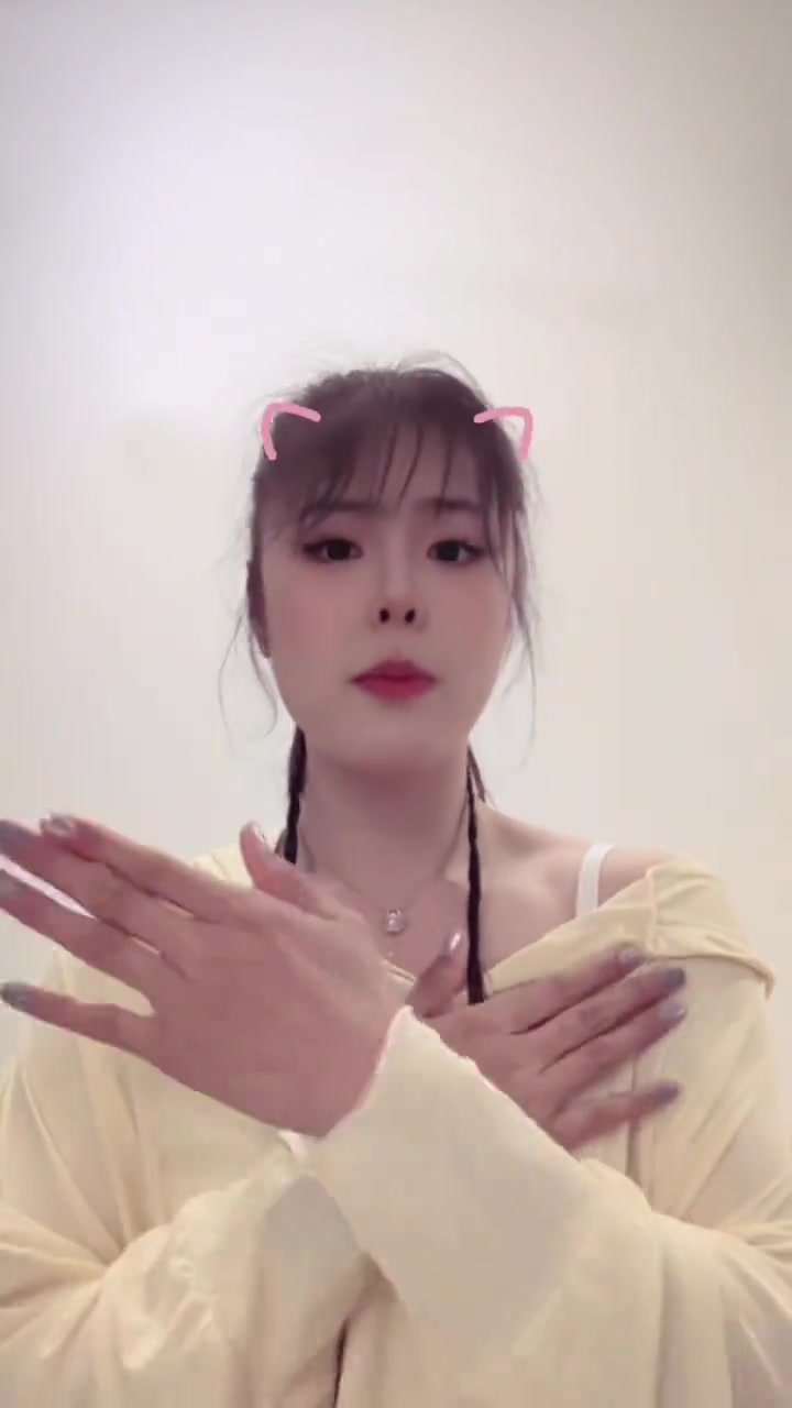 可可愛愛李月汝手勢舞希望你快樂無論和誰無論在哪?