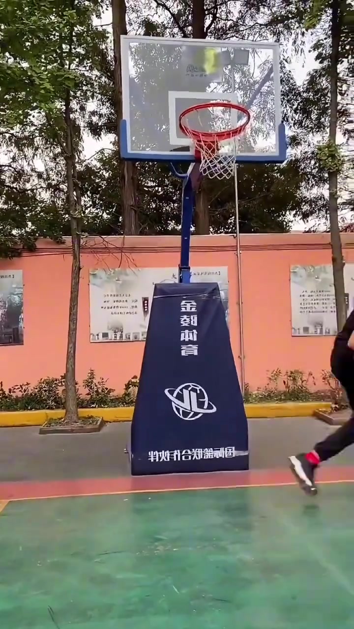 隨便扣籃的妹子和張子宇整個雙塔不起飛
