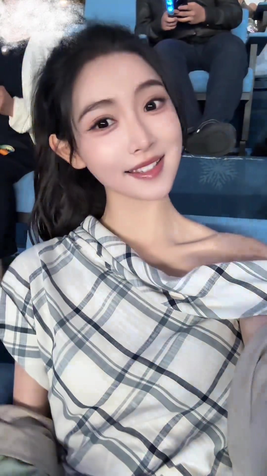 真美啊美女主播金佳悅鳥(niǎo)巢看張杰演唱會(huì)