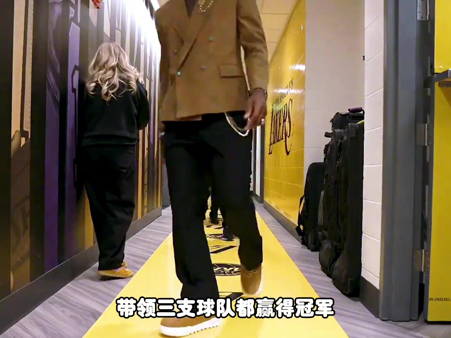 楊毅詹姆斯為三隊拿到總冠軍這是其他巨星都做不到的