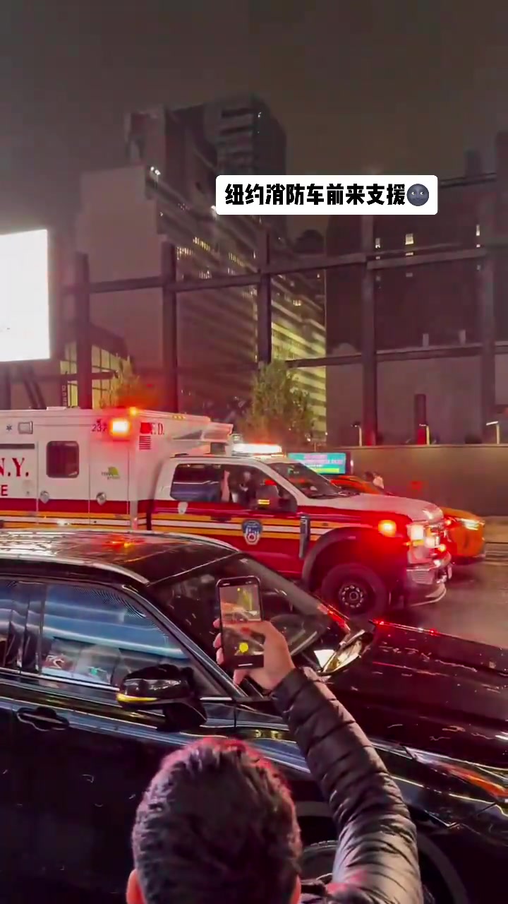 瘋狂的紐約尼克斯勇奪賽點(diǎn) 消防車前來支援加入狂歡