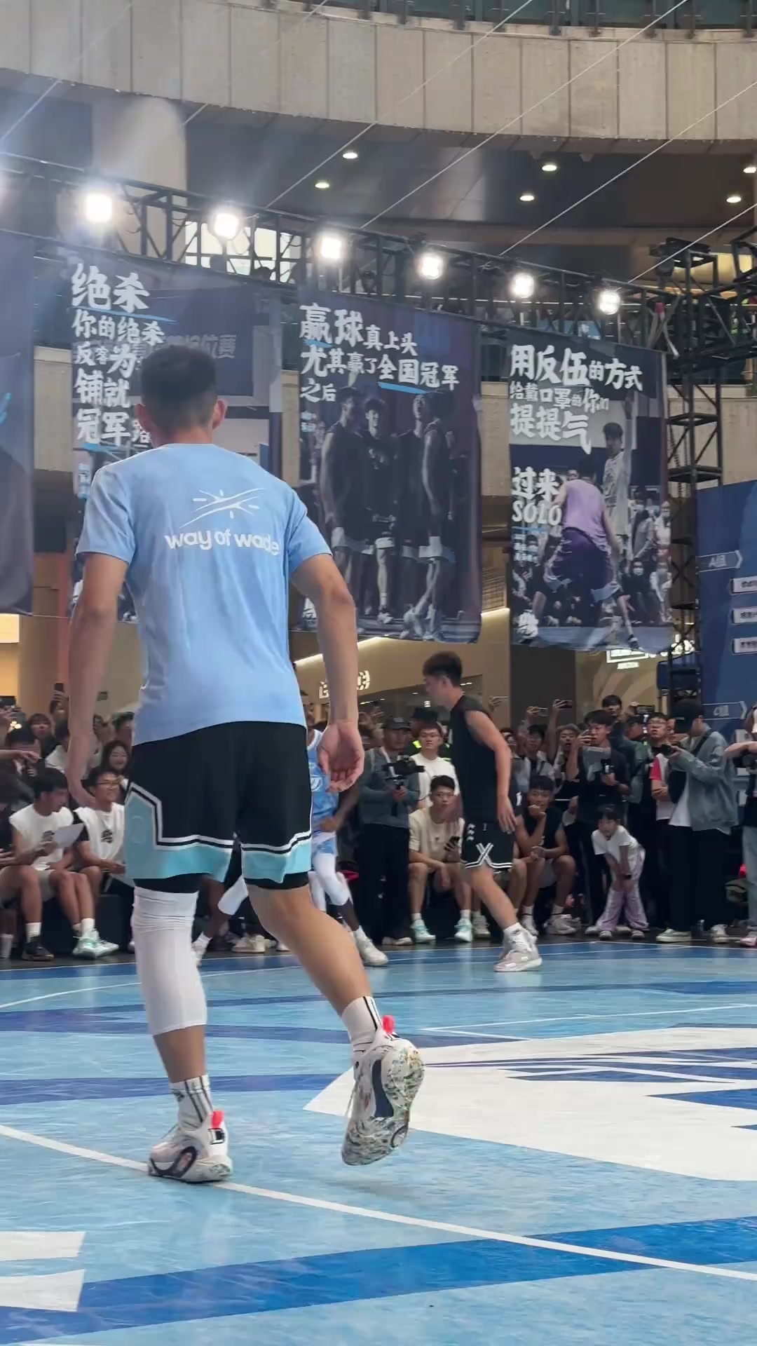 拉塞爾別說(shuō)NBA了我鐵起來(lái)連野球場(chǎng)都不放過(guò)
