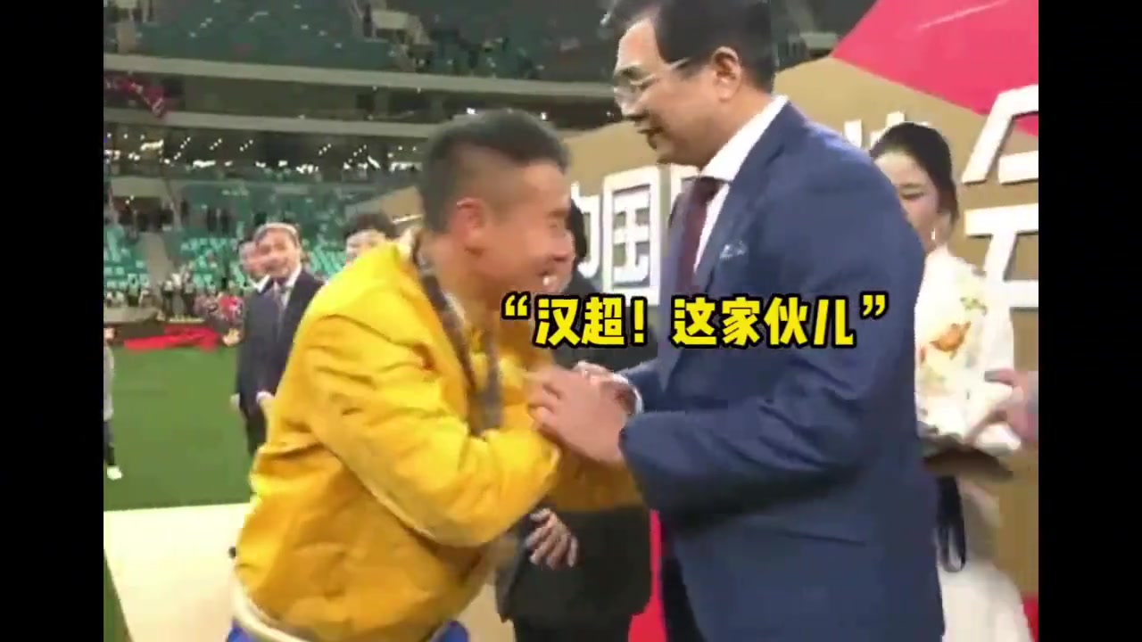 退役后時(shí)準(zhǔn)備進(jìn)足協(xié)于漢超對(duì)著宋凱說好話你一來我就進(jìn)球了